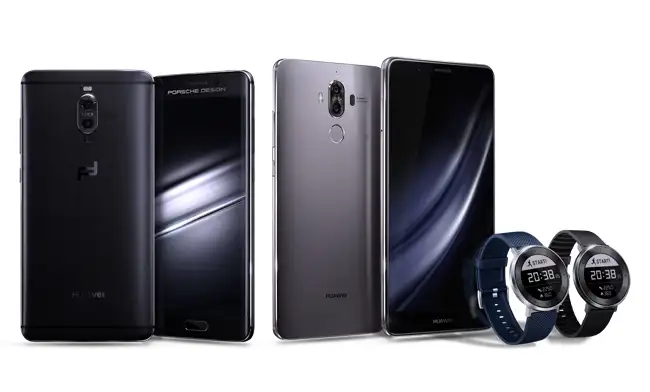 Foto di gruppo per i nuovi arrivati in casa Huawei. Da sinistra, l'edizione limitata Porsche Design, Mate 9 e FIT.