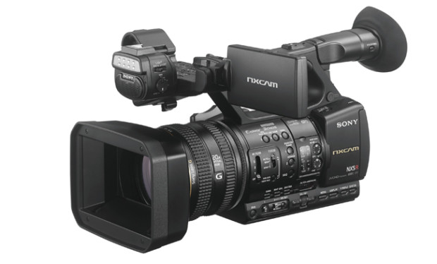 Sony HXR-NX5R, nuovo camcorder portatile Full-HD