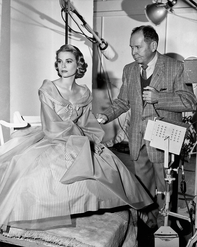 Grace Kelly e Clarence Sinclair Bull negli studios della Metro-Goldwyn-Mayer, a Culver City, fotografati da Virgil Apger, 1956 © John Kobal Foundation