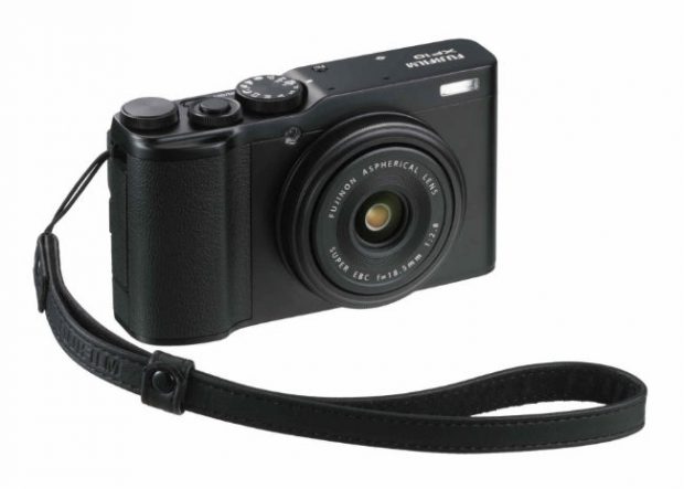 Arriva Fujifilm XF10, con sensore APS-C e ottica fissa