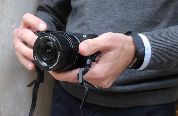 Le mani sulla Sony A6400
