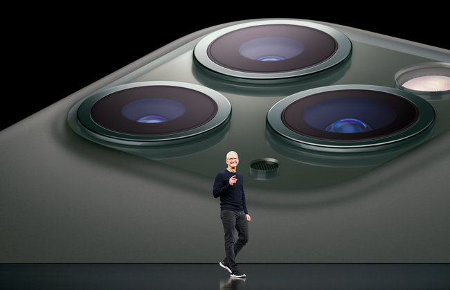 Tim Cook iPhone 11