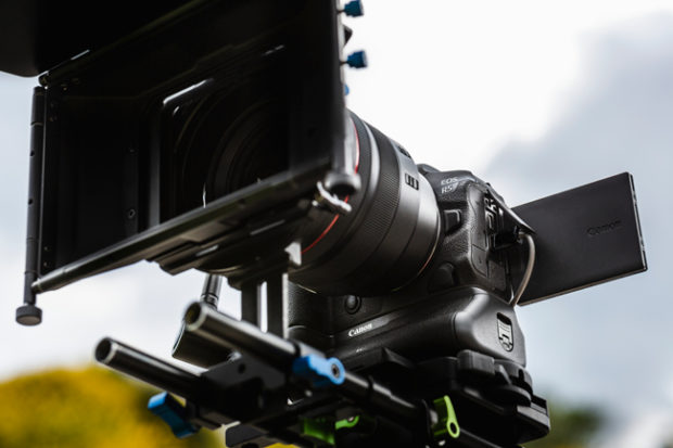 Canon EOS R5 e EOS R6, mirrorless full frame over the top