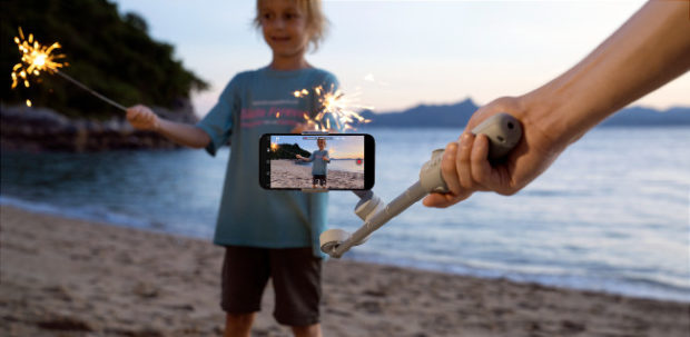 DJI OM5, nuovo gimbal con manico telescopico