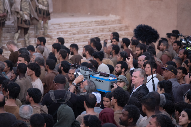 Christopher Nolan sul set di Odissea da lui scritto, diretto e prodotto